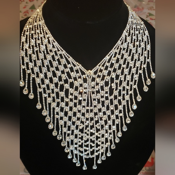 Discounted Natasha Necklace - Picture 1 of 3
